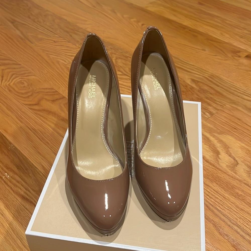 Michael Kors Almond patent leather pump
